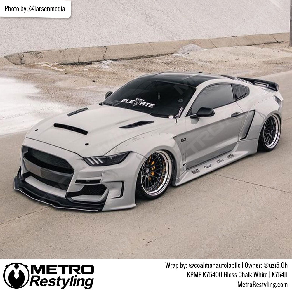 Gloss Chalk White Ford Mustang