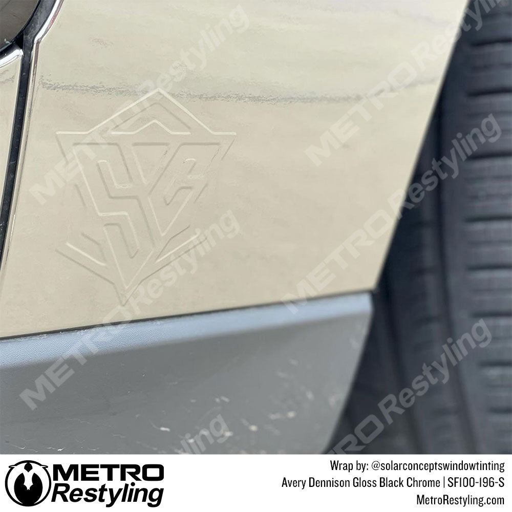 Avery Dennison SF100 Gloss Black Conform Chrome Range Rover